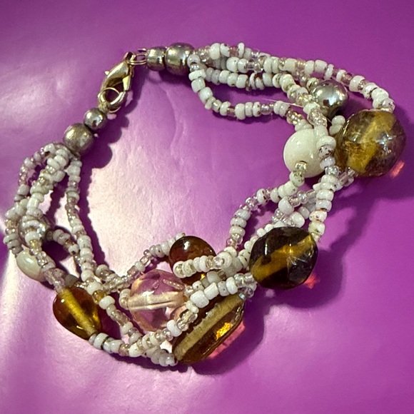 Elegant Beaded Bracelet with Gold and Silver Accents - Picture 3 of 3